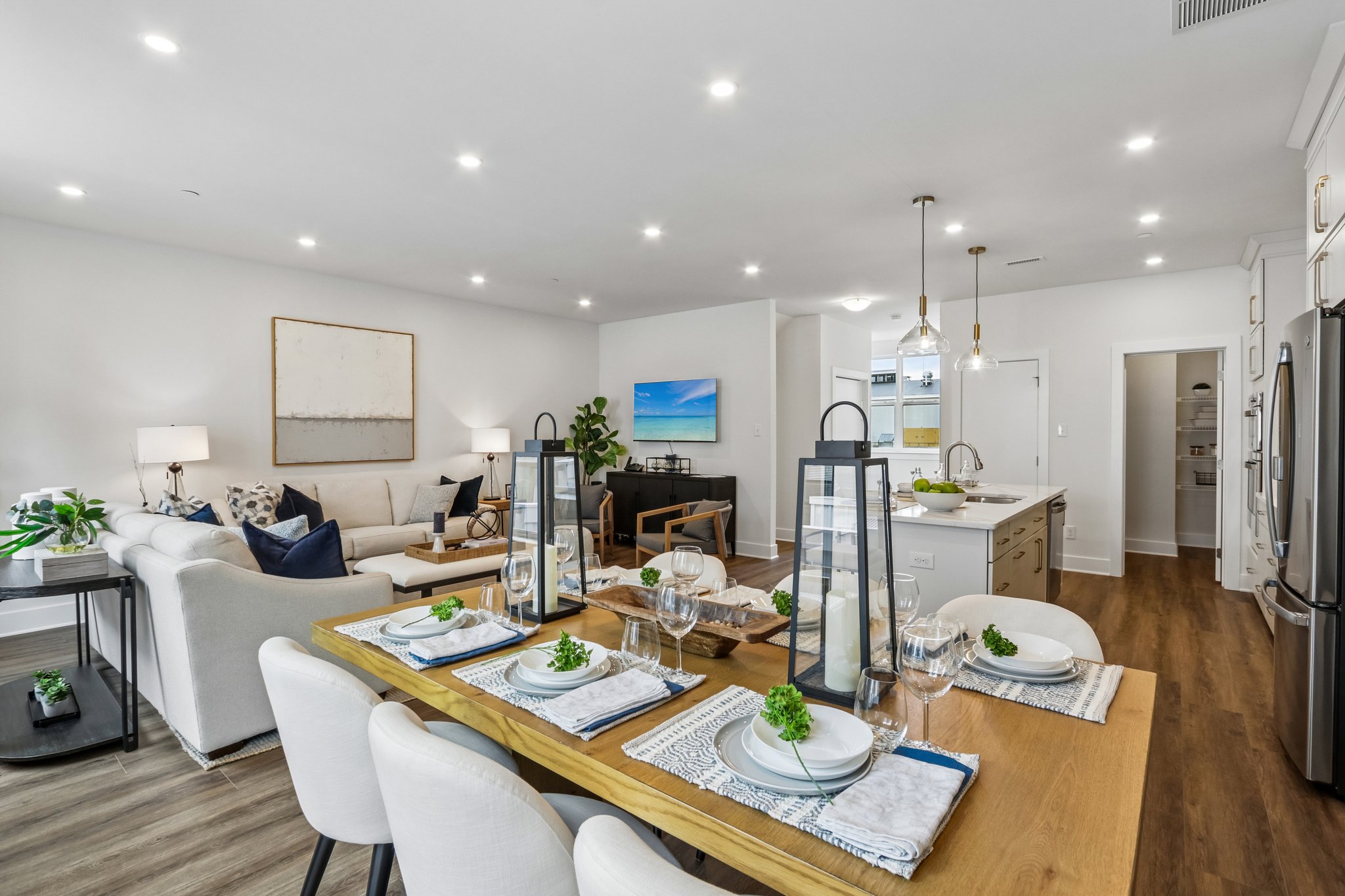 Riverplace Dr-S0105-027.jpg