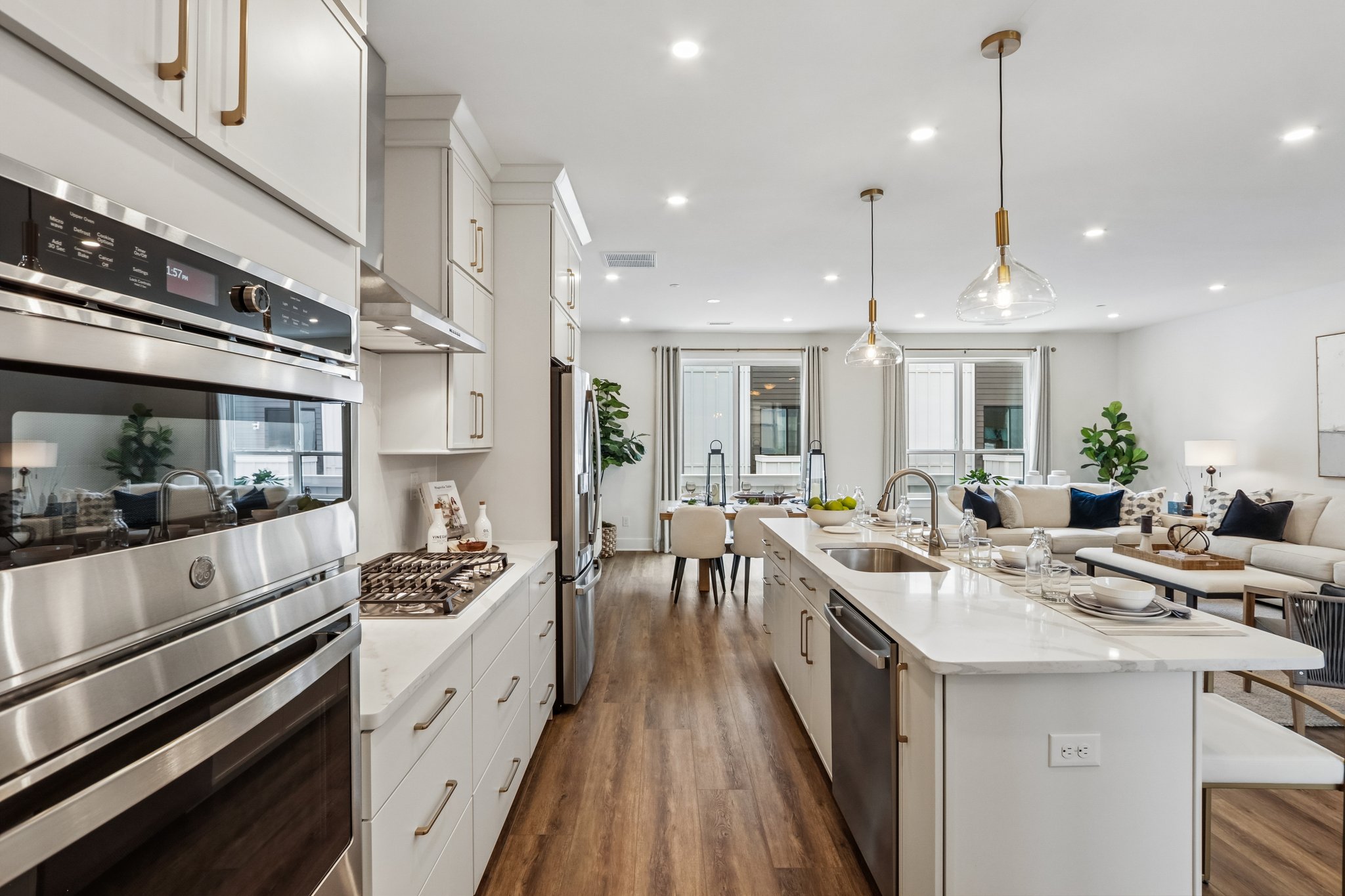 Riverplace Dr-S0105-033.jpg