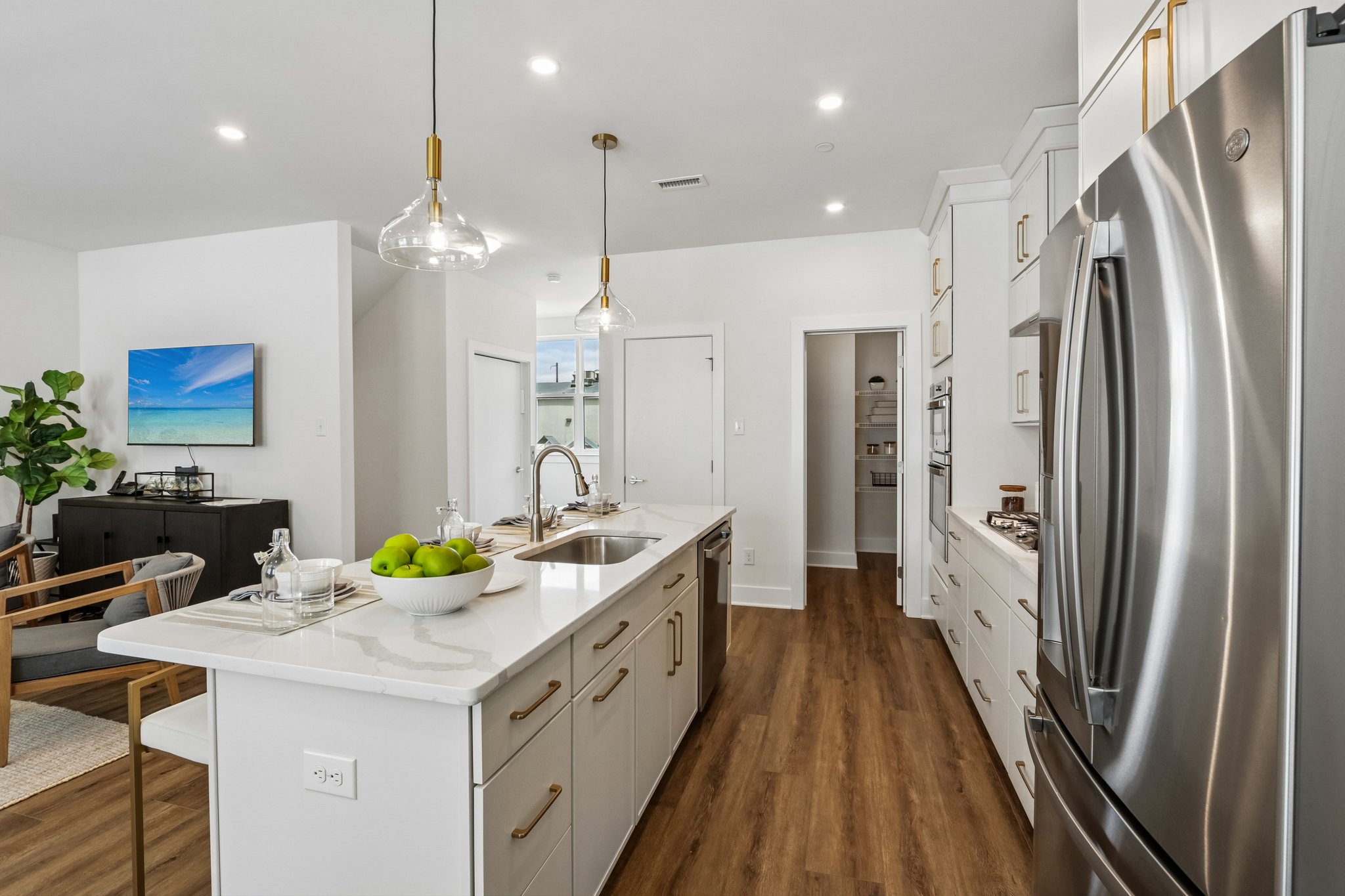 Riverplace Dr-S0105-037.jpg