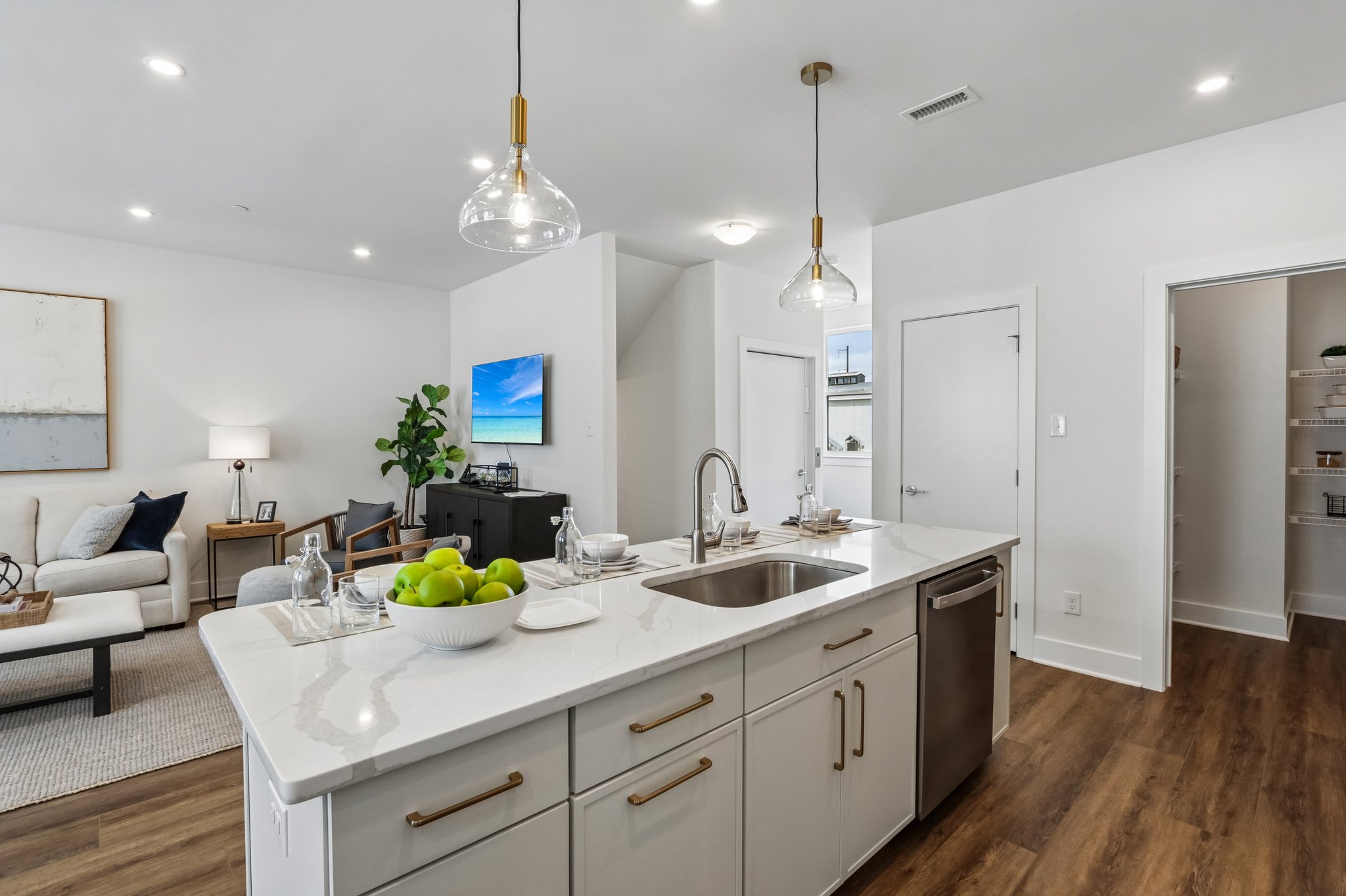 Riverplace Dr-S0105-038.jpg