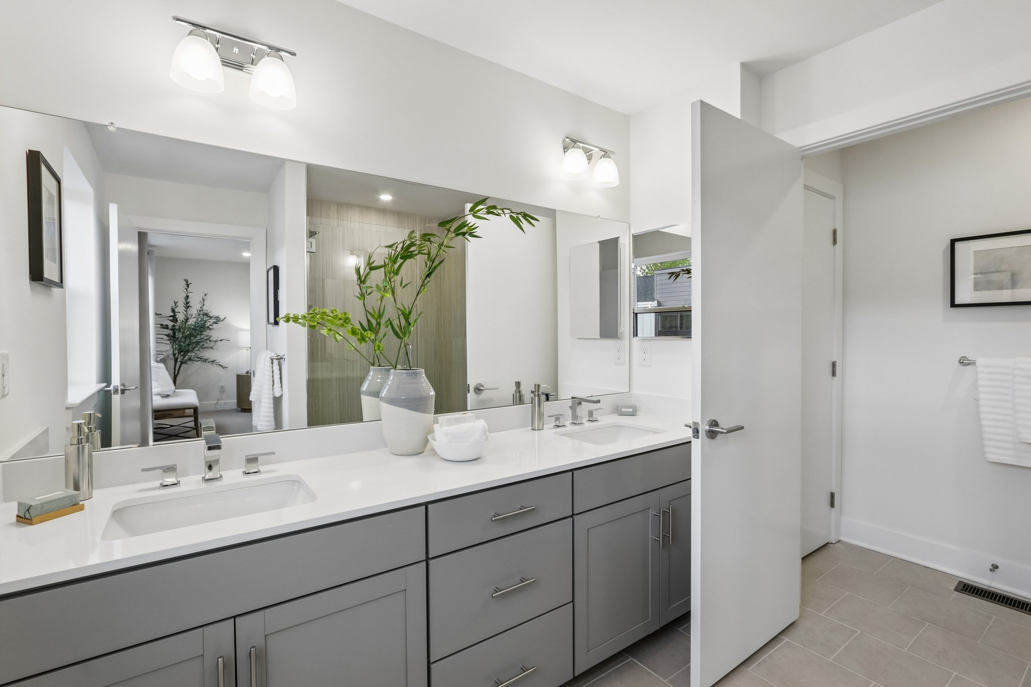 Riverplace Dr-S0105-044.jpg