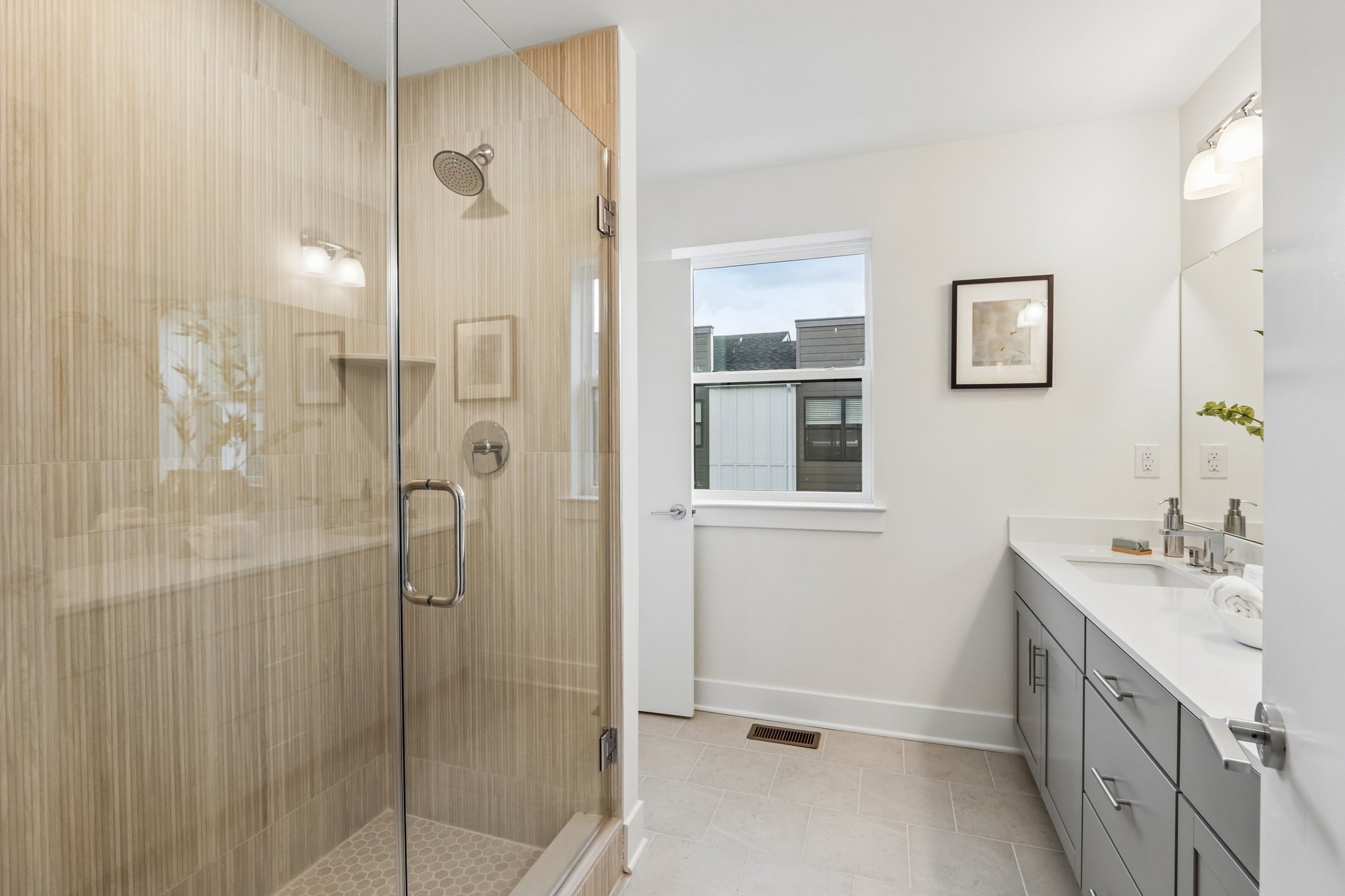 Riverplace Dr-S0105-046.jpg