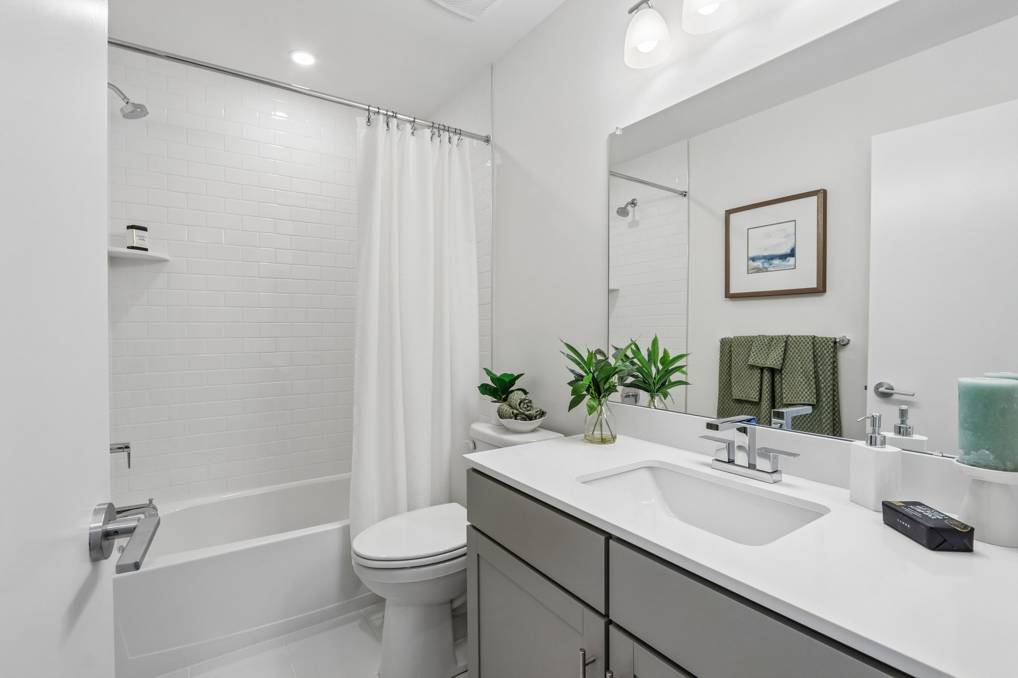 Riverplace Dr-S0105-051.jpg