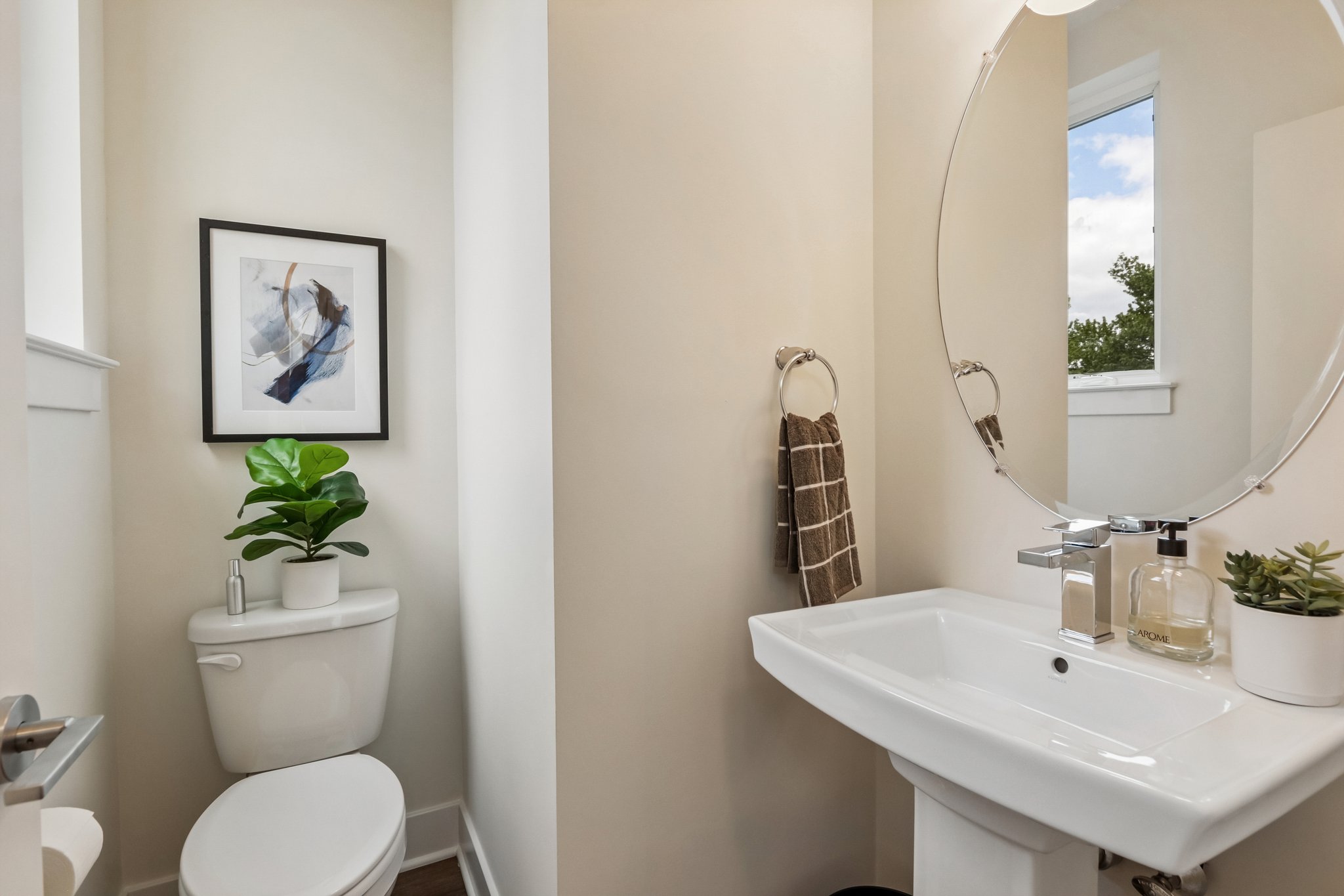 Riverplace Dr-S0105-056.jpg