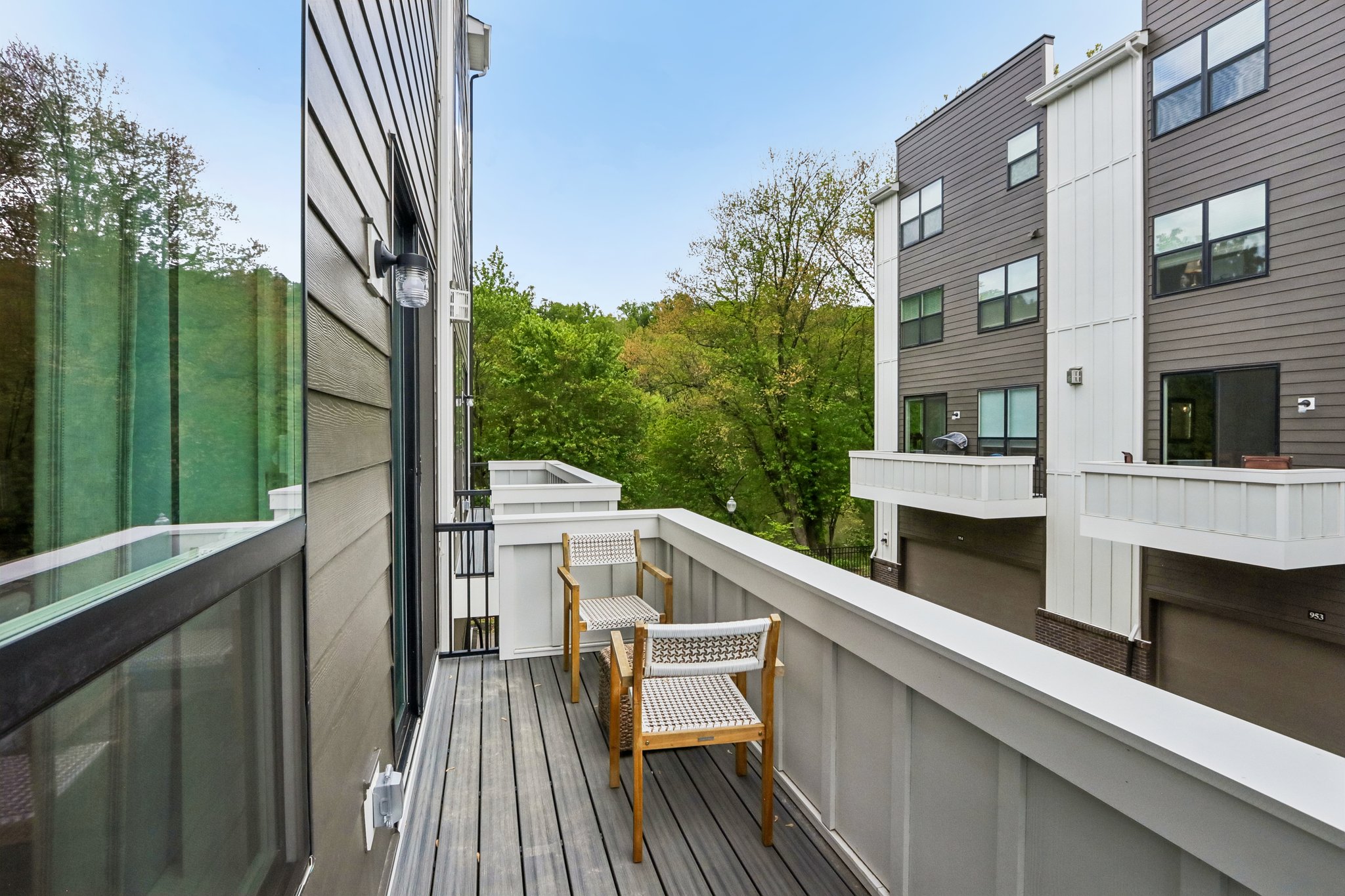 Riverplace Dr-S0105-062.jpg