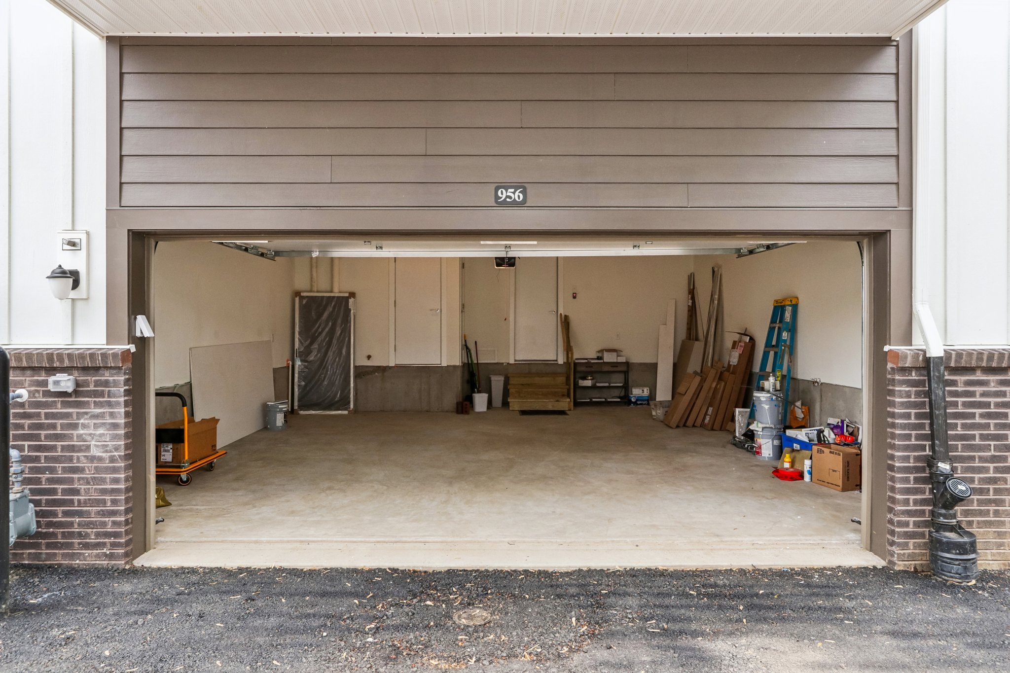 Riverplace Dr-S0105-064.jpg