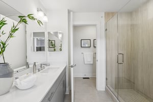 Riverplace Dr-S0105-045.jpg