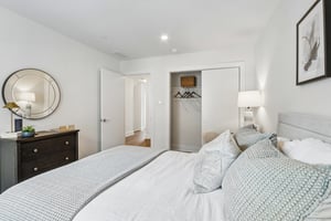 Riverplace Dr-S0105-054.jpg