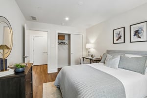 Riverplace Dr-S0105-055.jpg