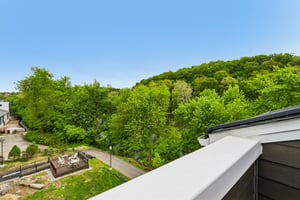 Riverplace Dr-S0105-061.jpg