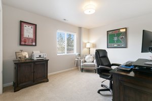 Bedrrom /Office