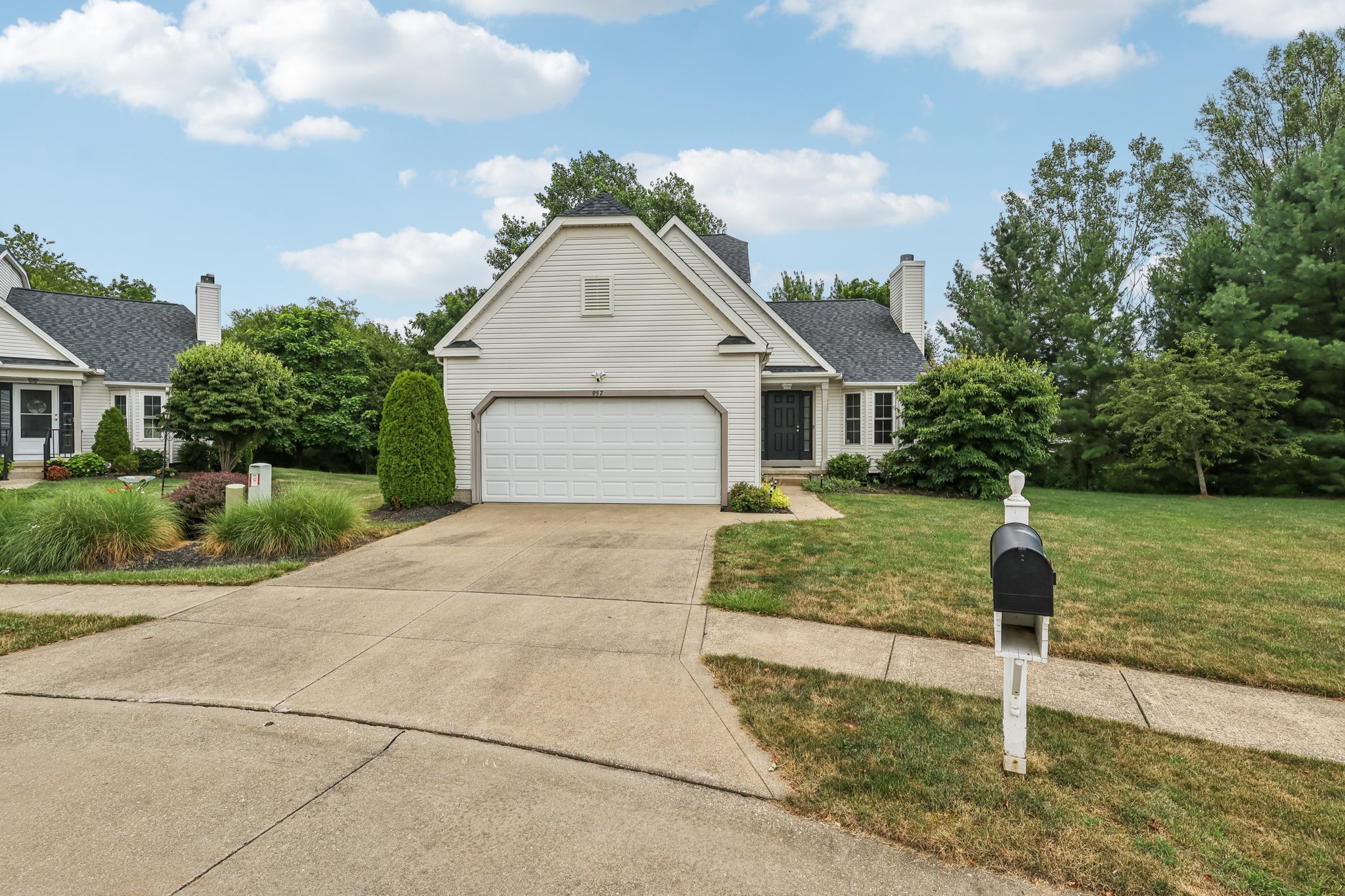 Devonwood Dr-S1107-002.jpg