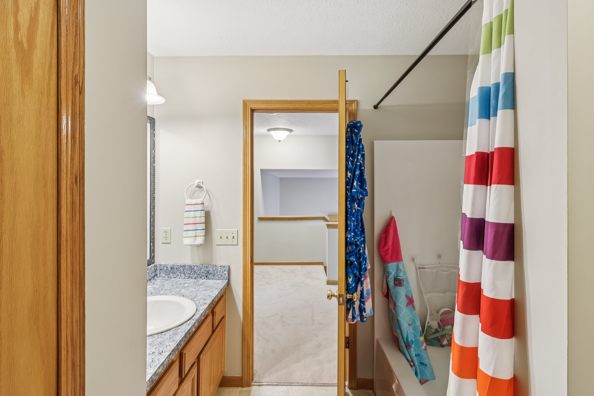Devonwood Dr-S1107-046.jpg