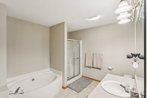 Devonwood Dr-S1107-054.jpg