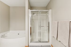 Devonwood Dr-S1107-056.jpg