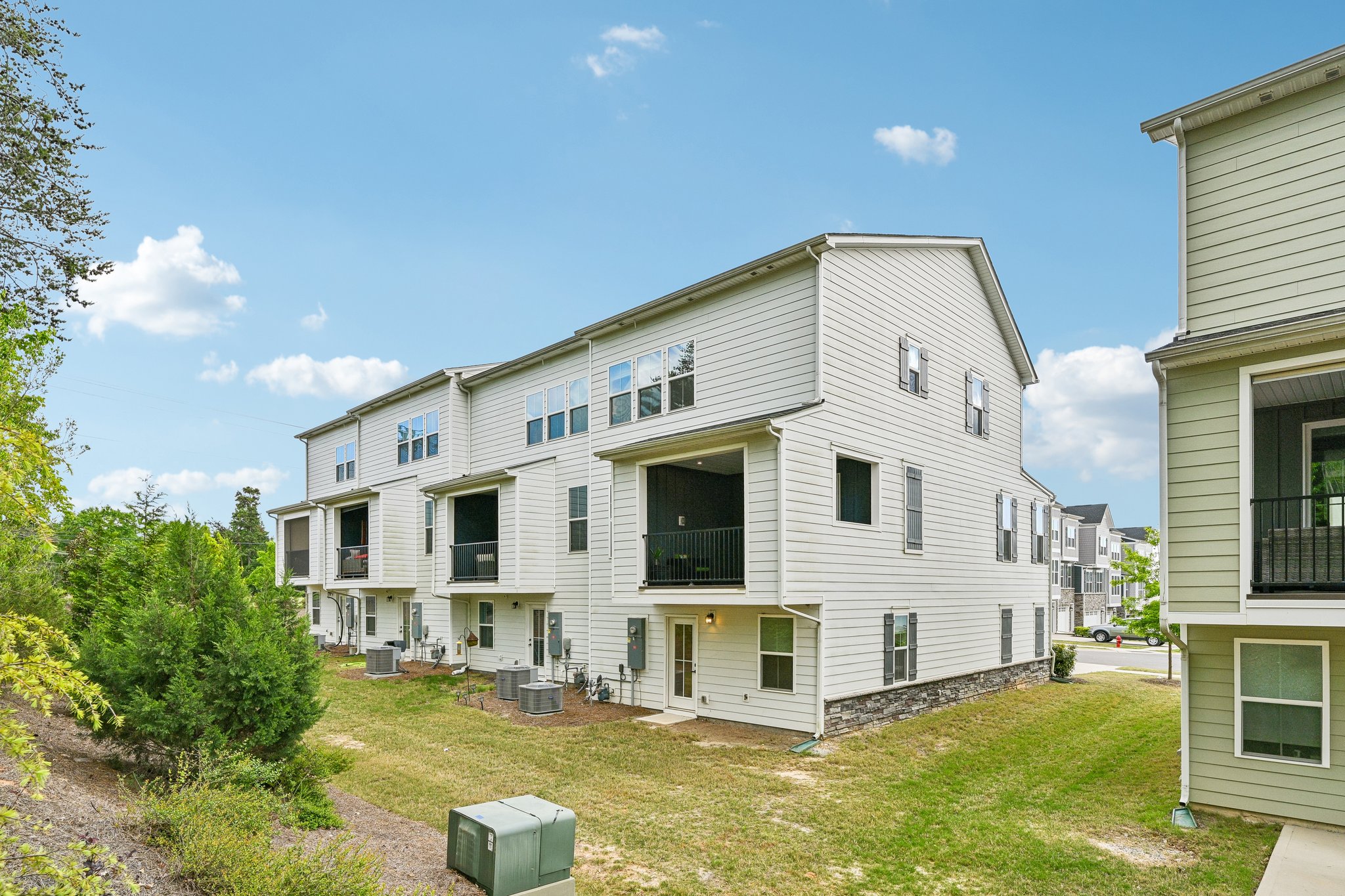 Portrush Ln-S2104-050.jpg