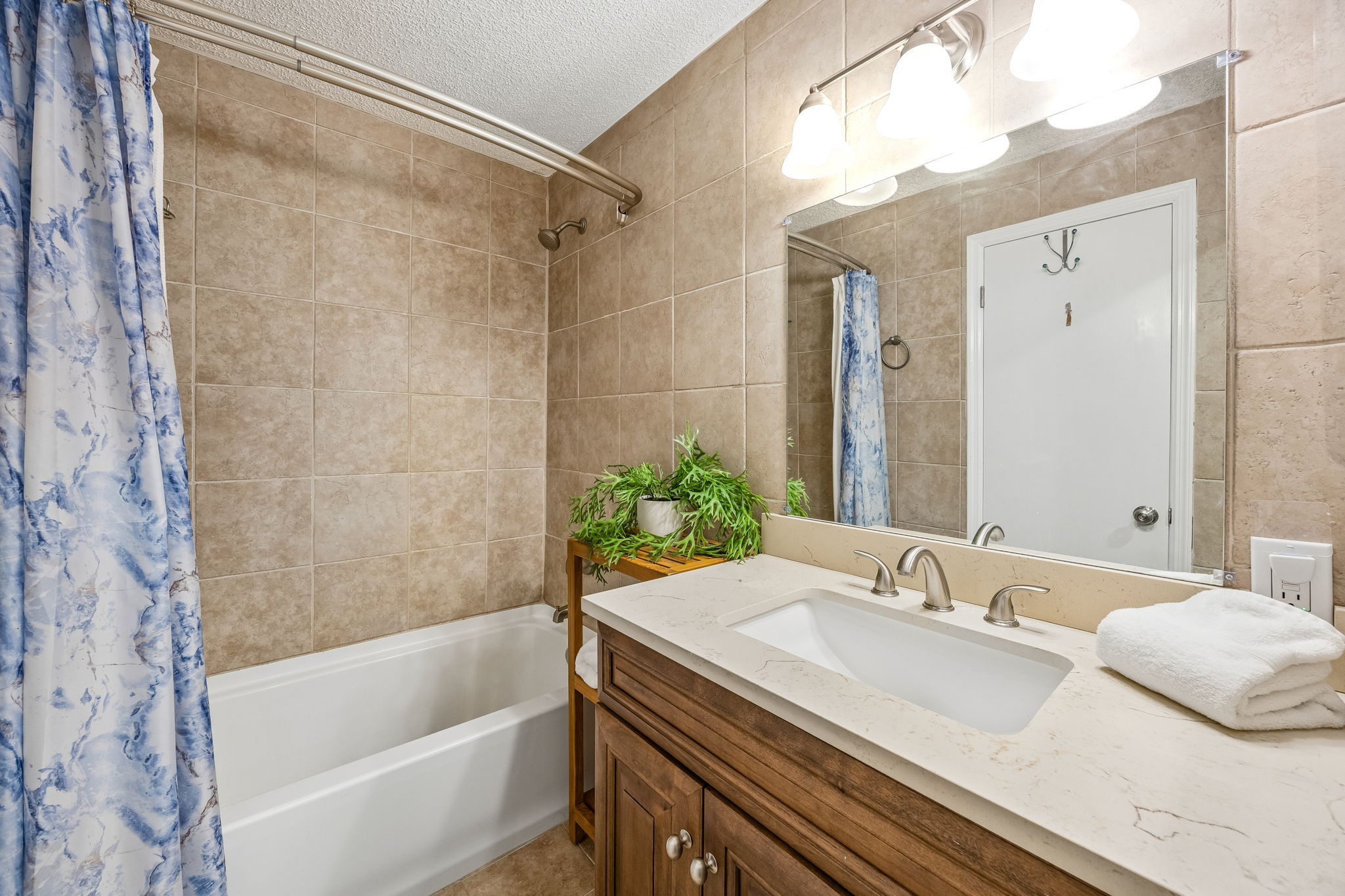 … with a tub and shower combination for easy everyday use.