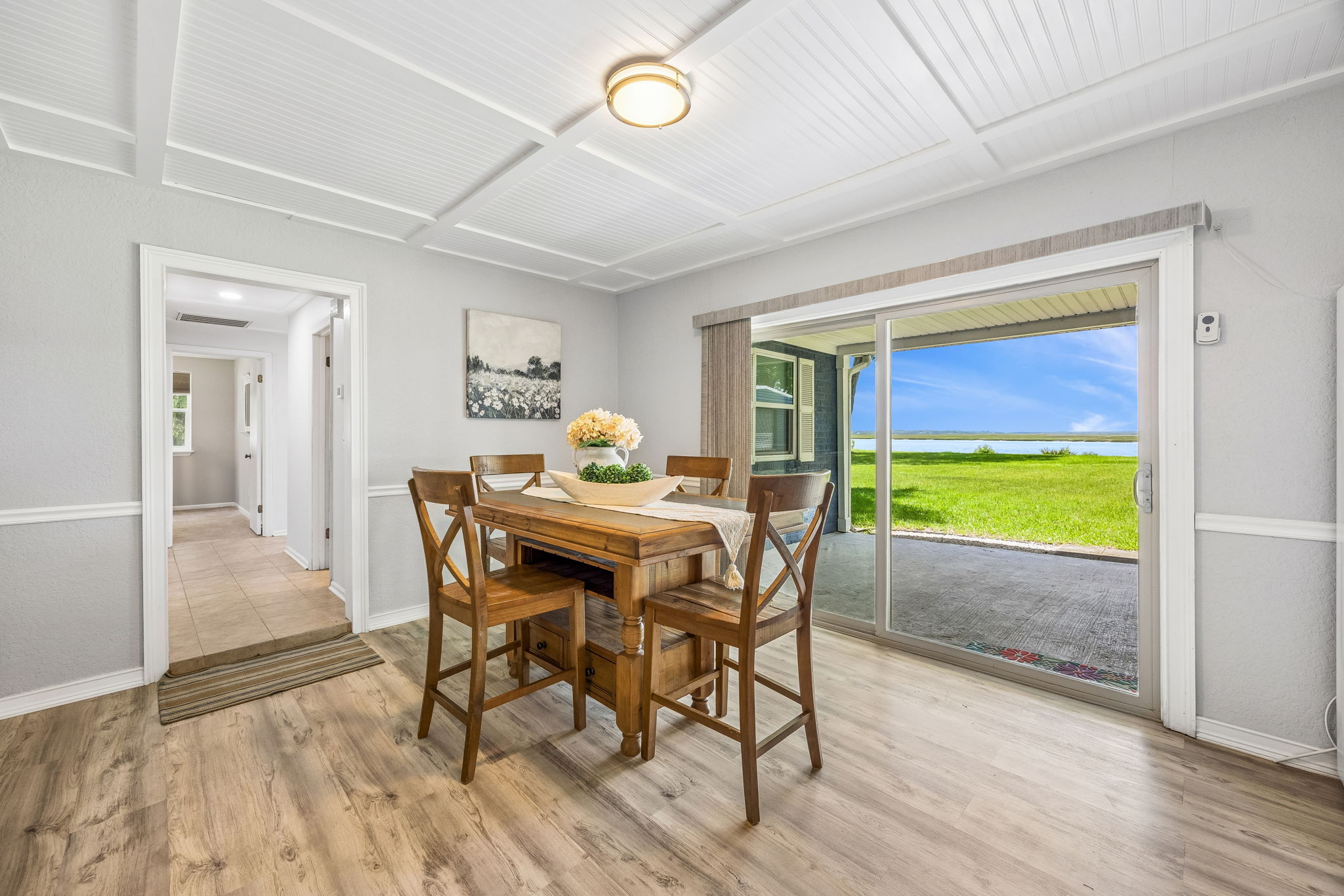 ...and the dining area opens directly toward the lawn and river beyond.