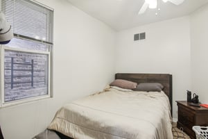 958 N Honore St apt 1F-006.jpg