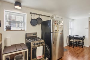 958 N Honore St apt 1R-005.jpg