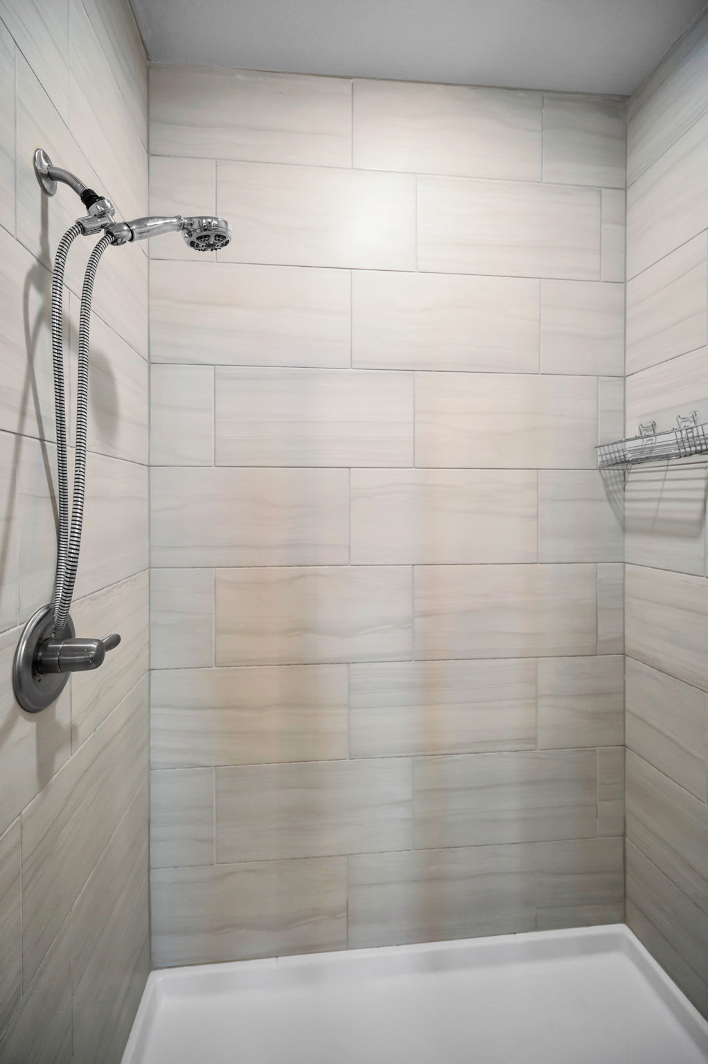Upper Level Primary Bathroom1b