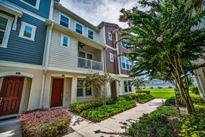 Front Exterior4