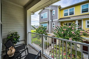 Living Room Balcony3