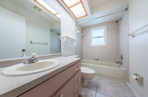 Bathroom 2a-2