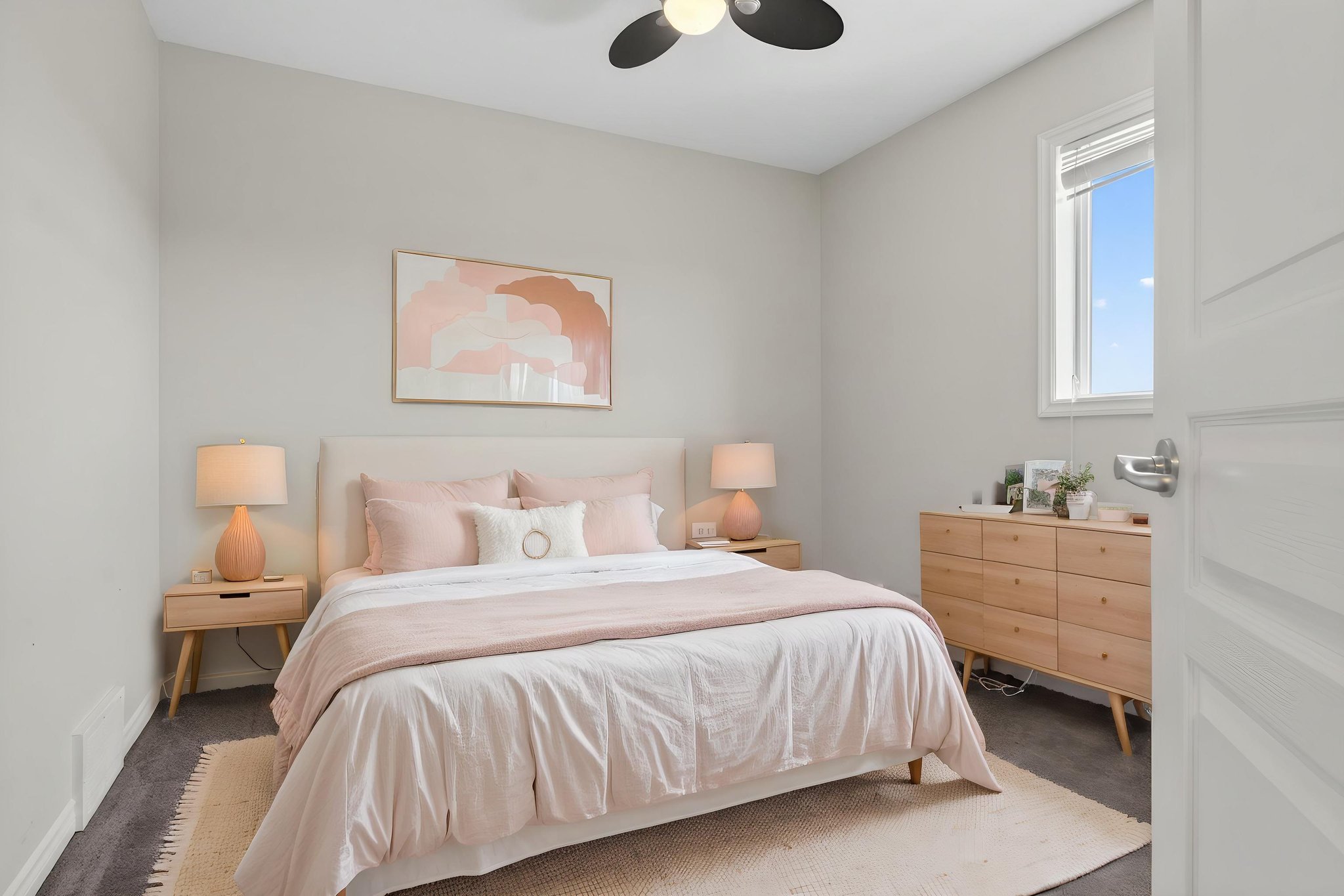 DSC09739 virtually staged.jpeg