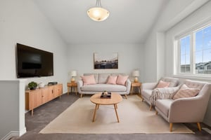 DSC09700 virtually staged.jpeg