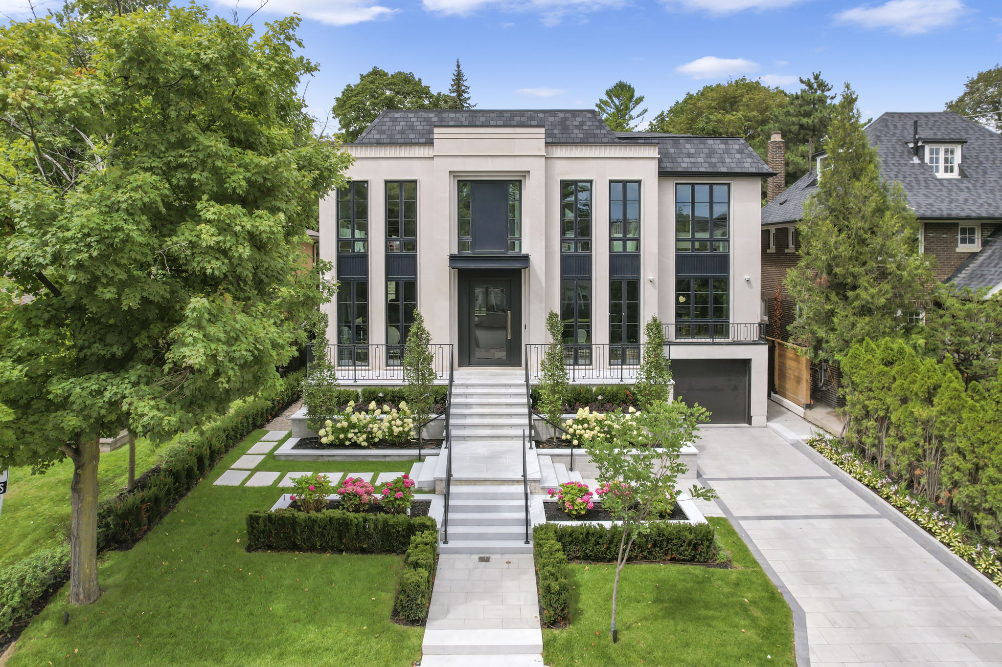 96 Dawlish Ave Toronto, ON M4N 1H1