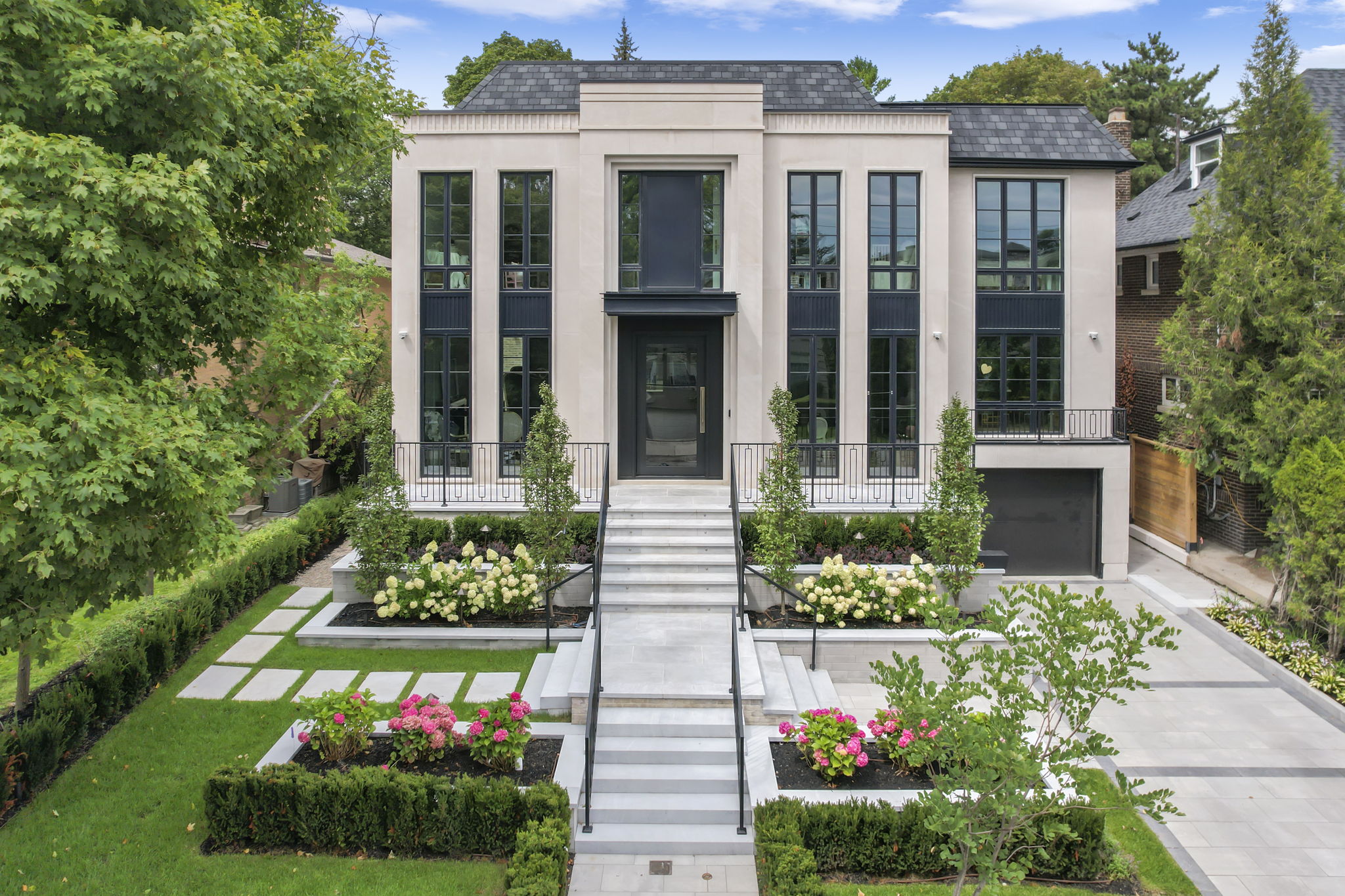 96 Dawlish Ave Toronto, ON M4N 1H1