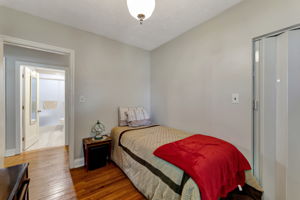  Photo 32