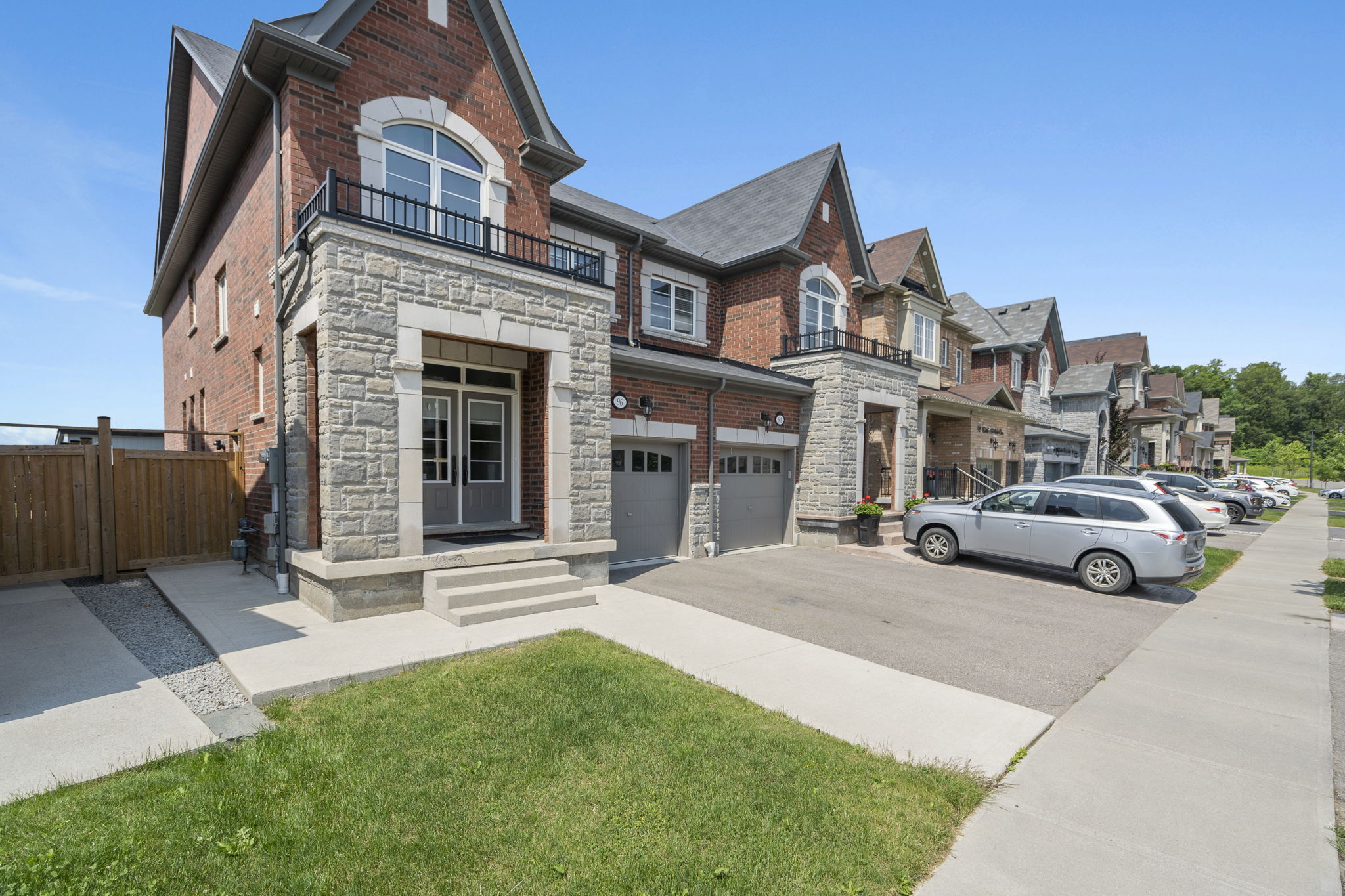 96 Little Britain Cres Brampton, ON L6Y 0C3