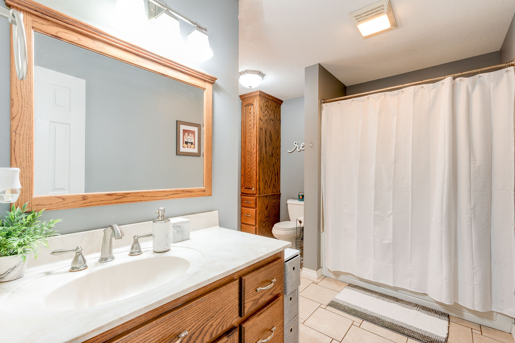 2 Bathroom 2 (16 of 18)