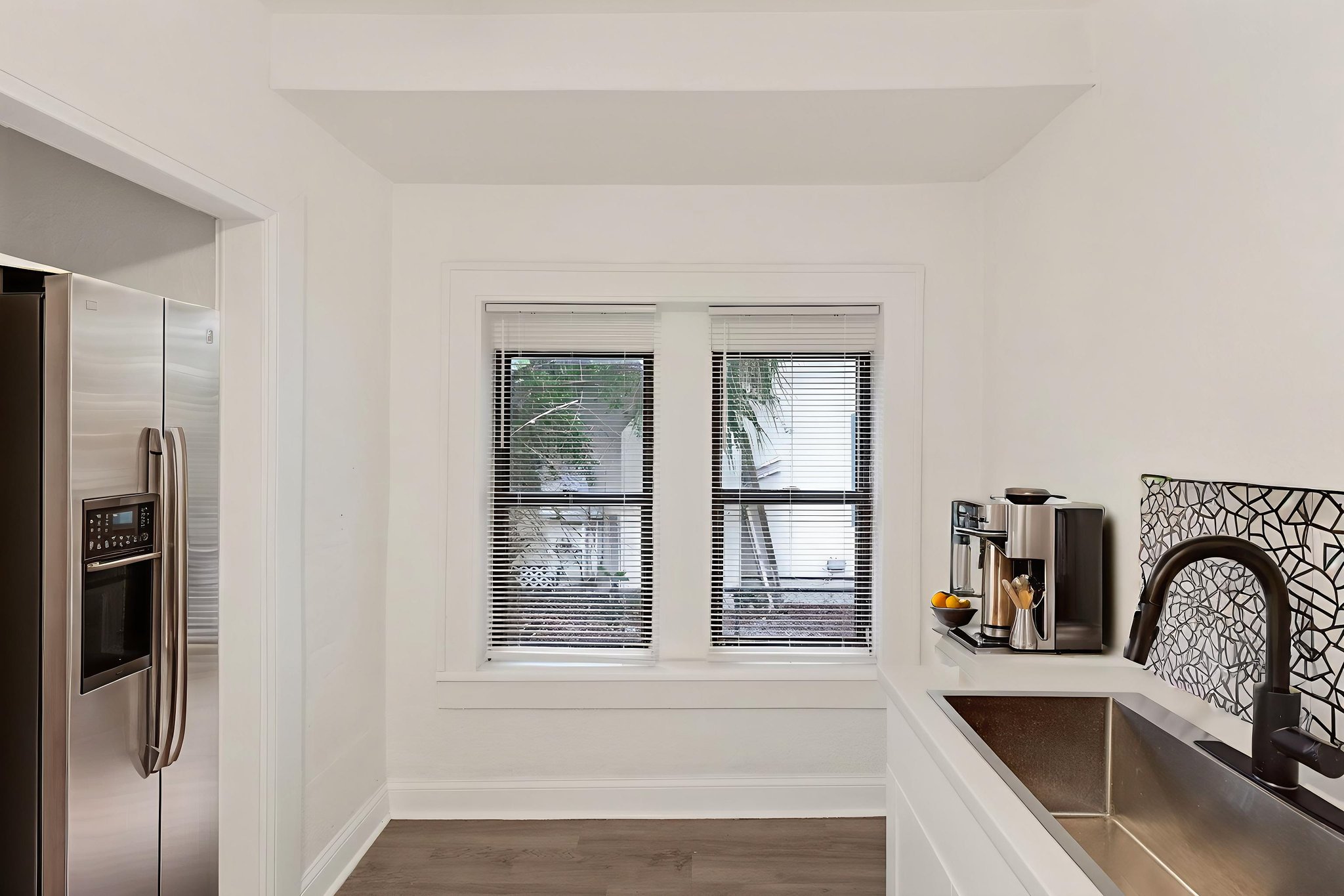 96 W Esther St-16 virtually staged.jpeg