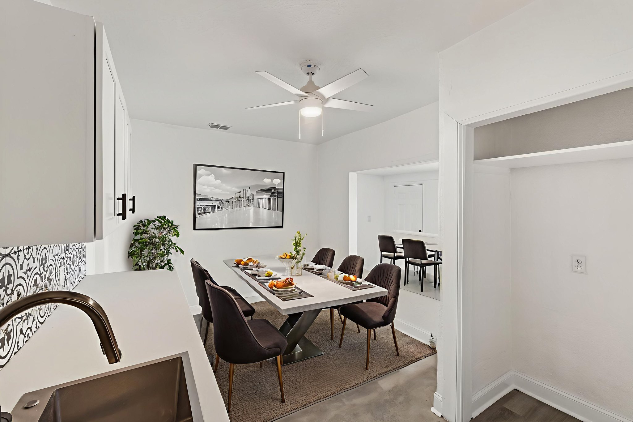 96 W Esther St-17 virtually staged.jpeg