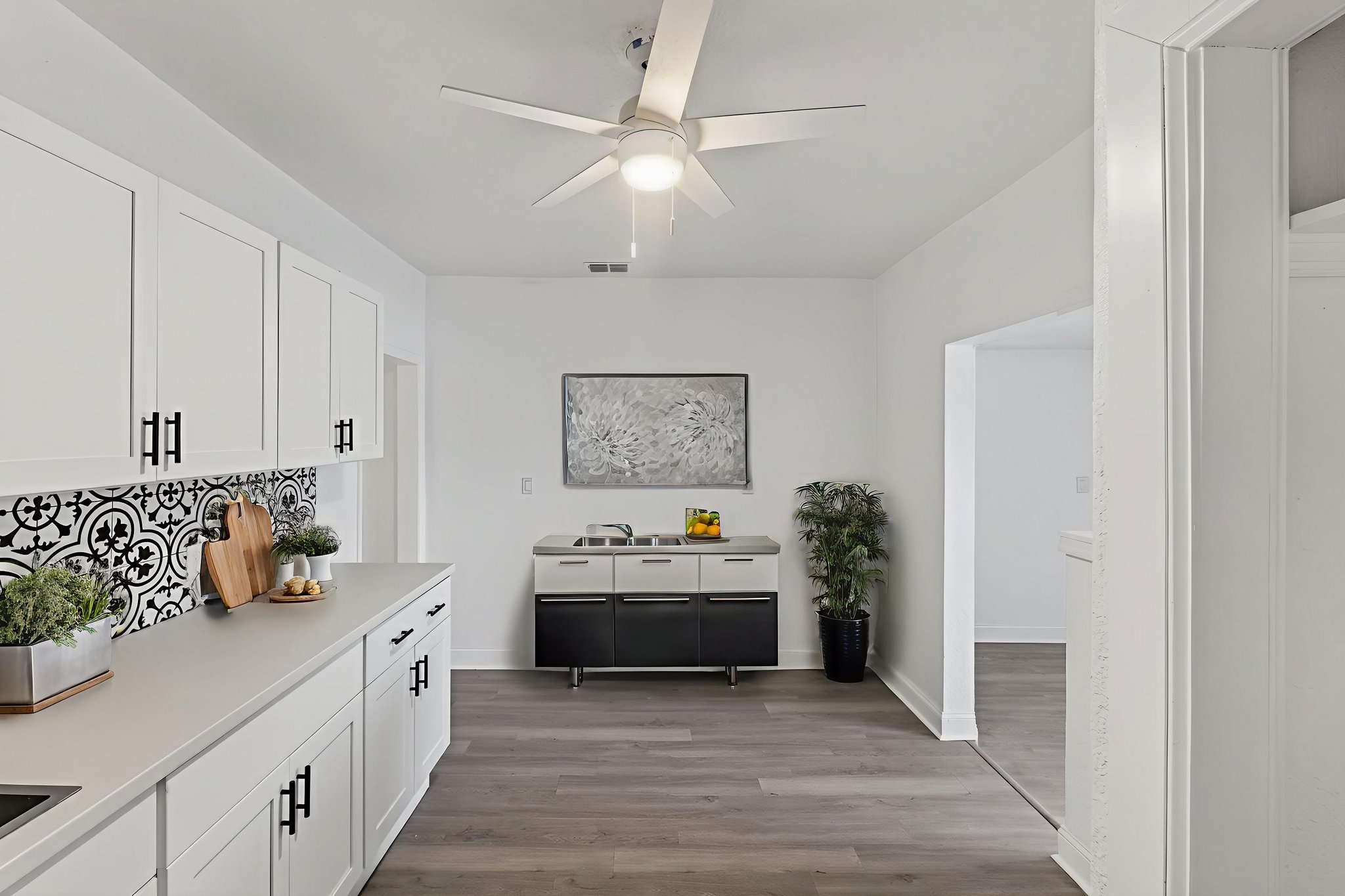 96 W Esther St-18 virtually staged.jpeg