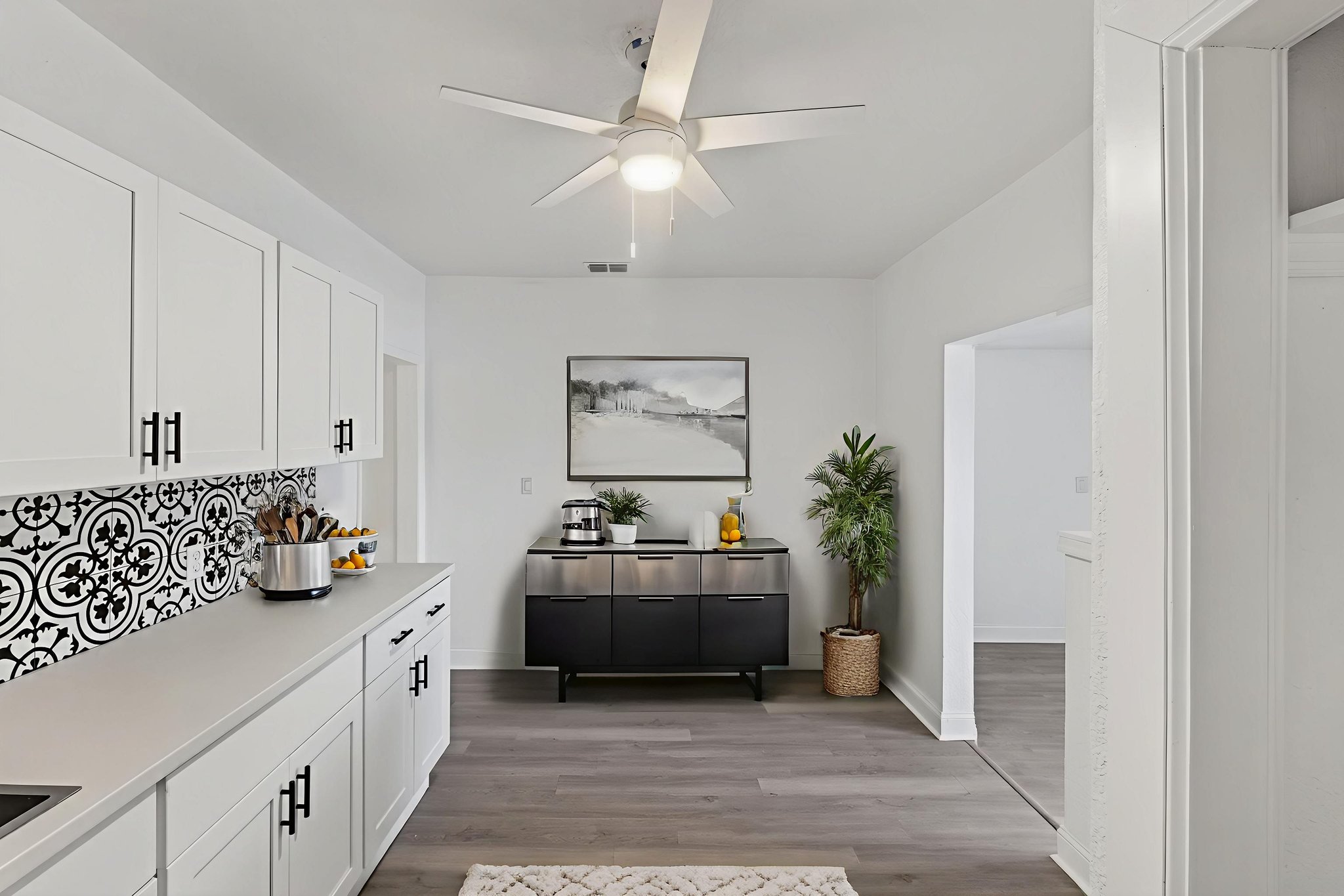 96 W Esther St-18 virtually staged.jpeg