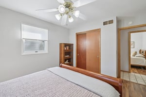 Bruce St-S3009-026.jpg