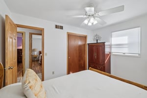 Bruce St-S3009-028.jpg