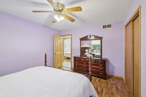 Bruce St-S3009-036.jpg