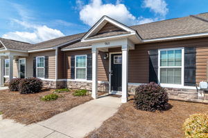 Front Porch/Entrance