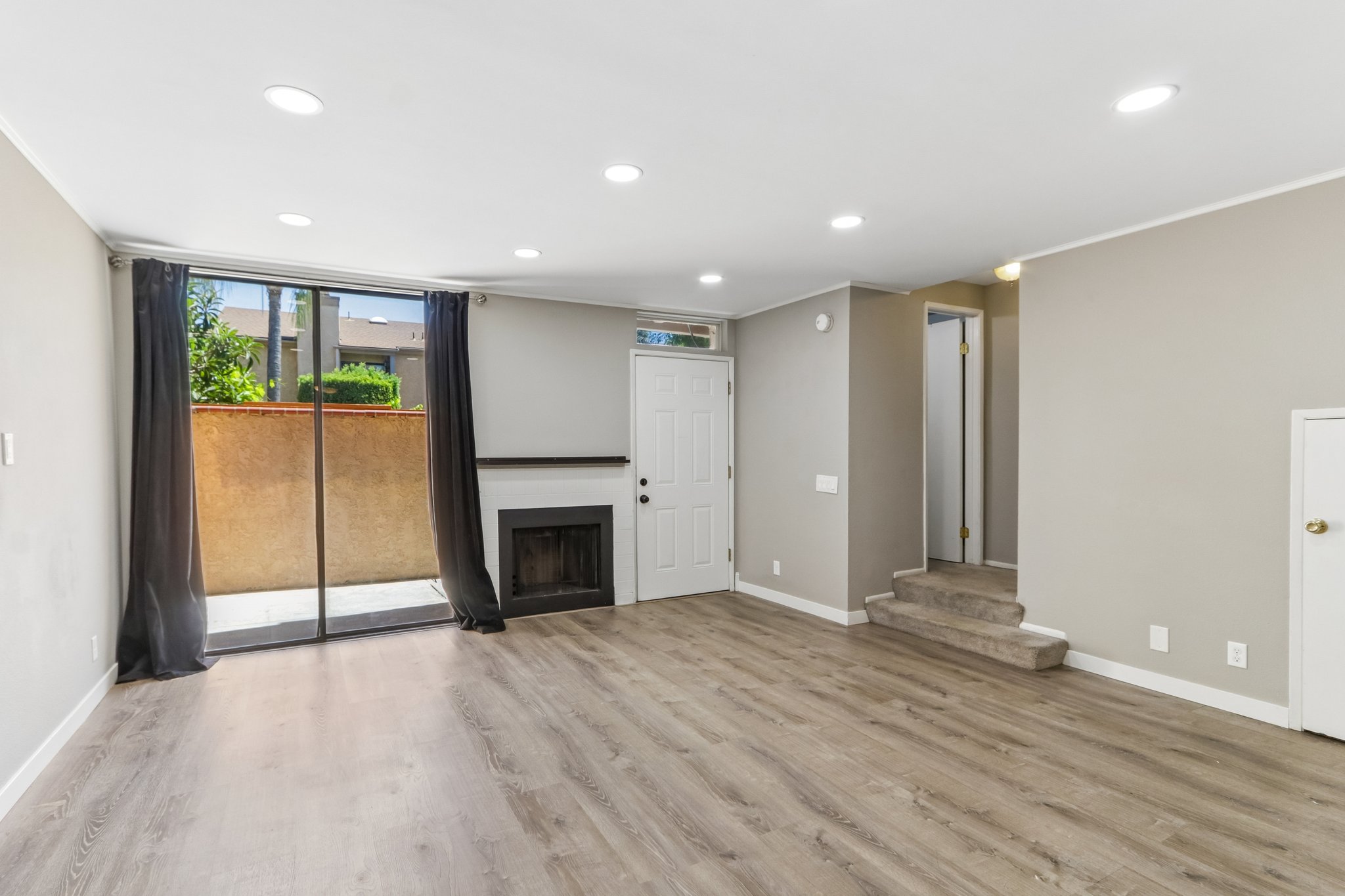 Sylmar Ave #19-S2907-08.jpg