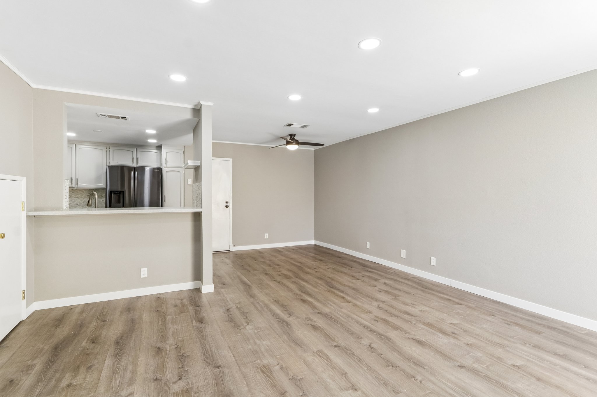 Sylmar Ave #19-S2907-10.jpg