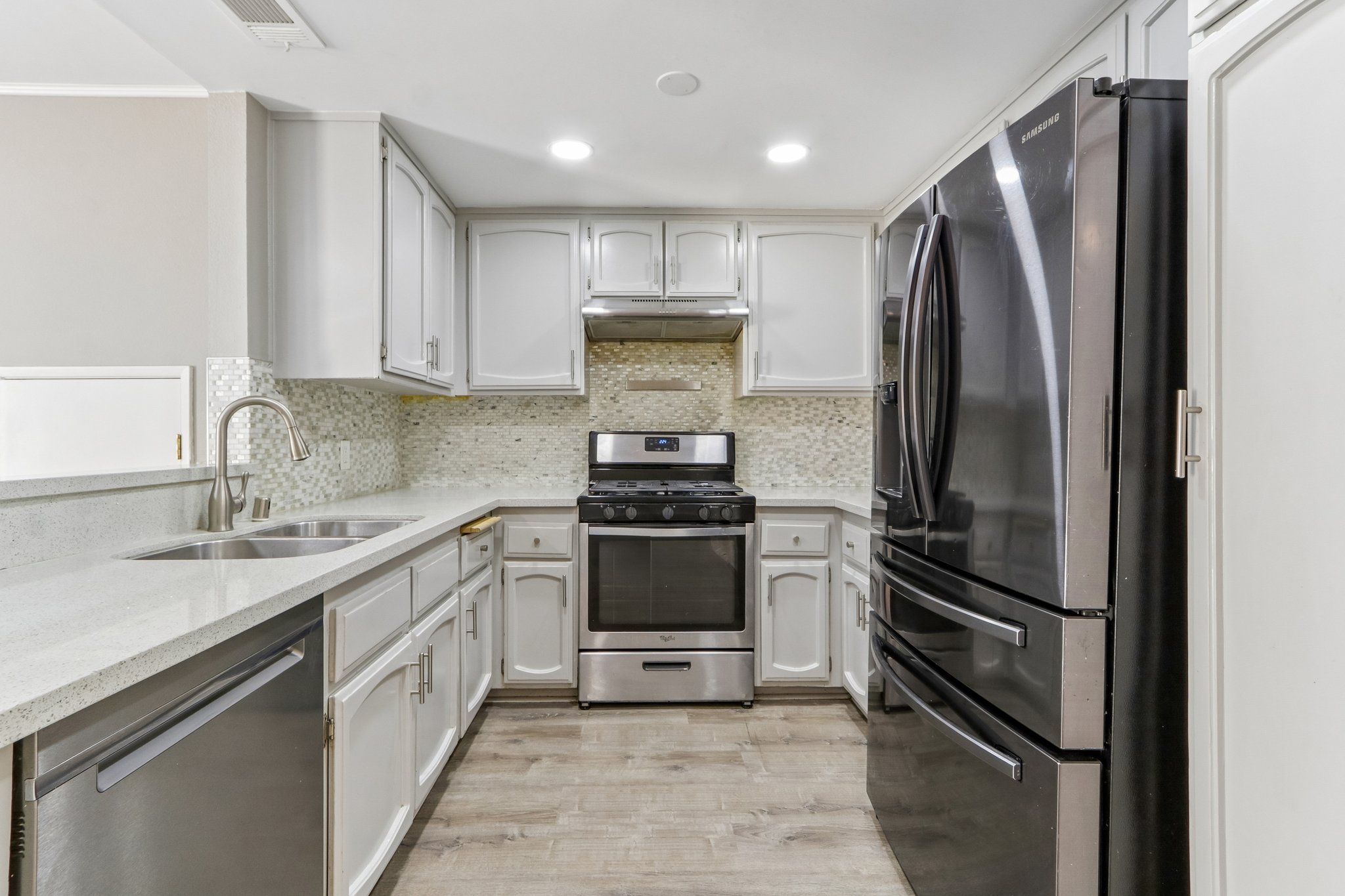 Sylmar Ave #19-S2907-11.jpg