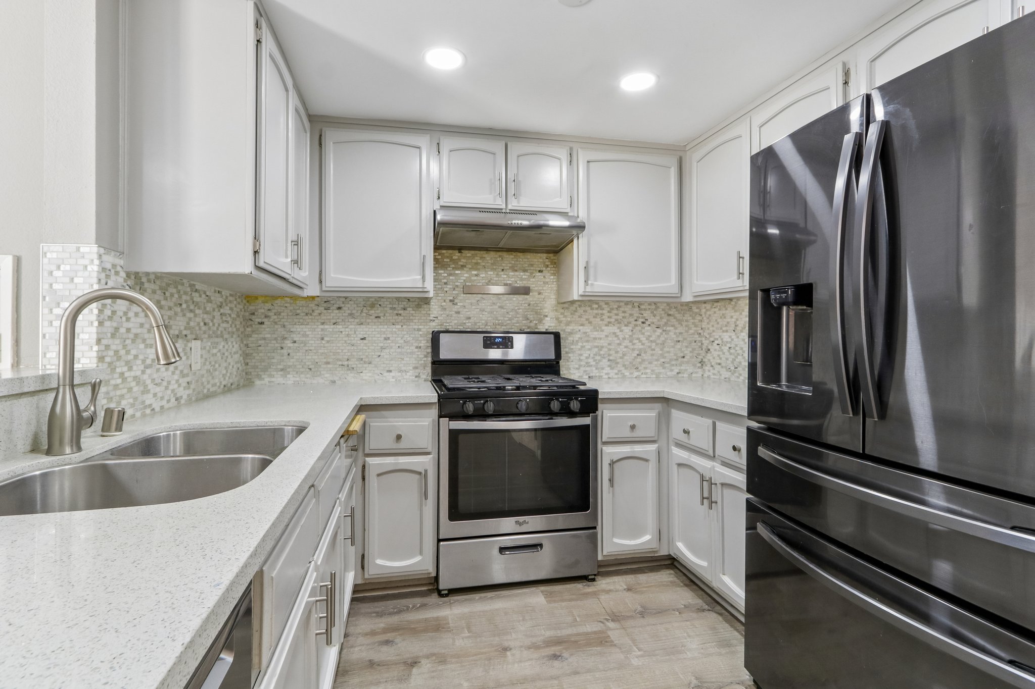 Sylmar Ave #19-S2907-12.jpg
