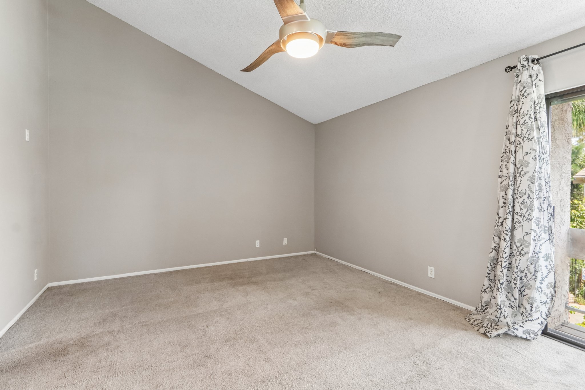 Sylmar Ave #19-S2907-22.jpg