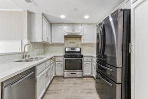 Sylmar Ave #19-S2907-11.jpg