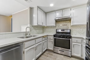 Sylmar Ave #19-S2907-13.jpg